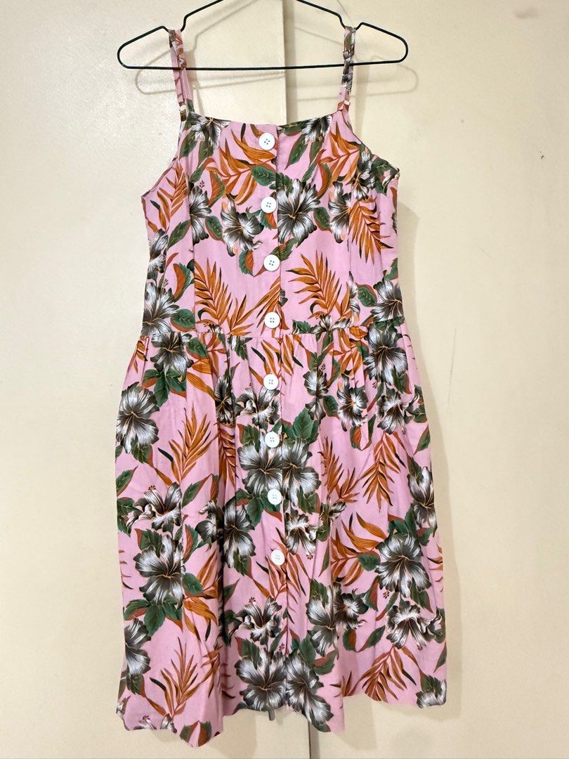 Floral Pink Dress (Category: Dresses) located in Manila. Submitted by ksdshop (Listing ID 1362012466, Image 1). Description: Fits S-M.