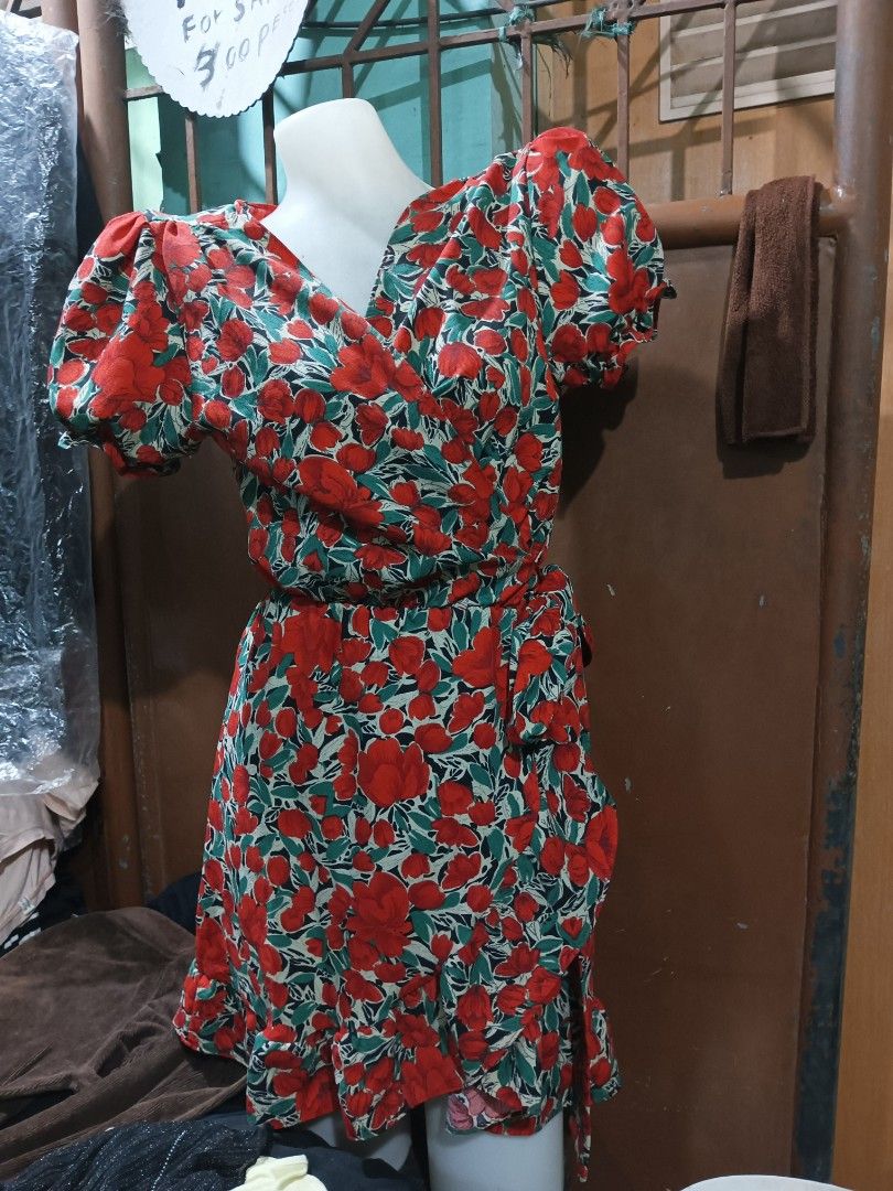 Floral tie-Dress (Category: Dresses) located in Navotas City. Submitted by cindyasilo (Listing ID 1362063441, Image 2). Description: Floral Tie Dress.