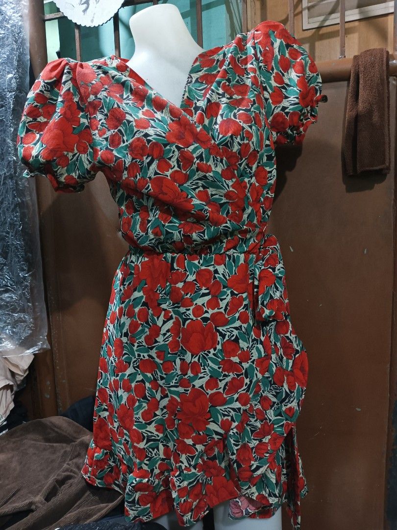 Floral tie-Dress (Category: Dresses) located in Navotas City. Submitted by cindyasilo (Listing ID 1362063441, Image 1). Description: Floral Tie Dress.