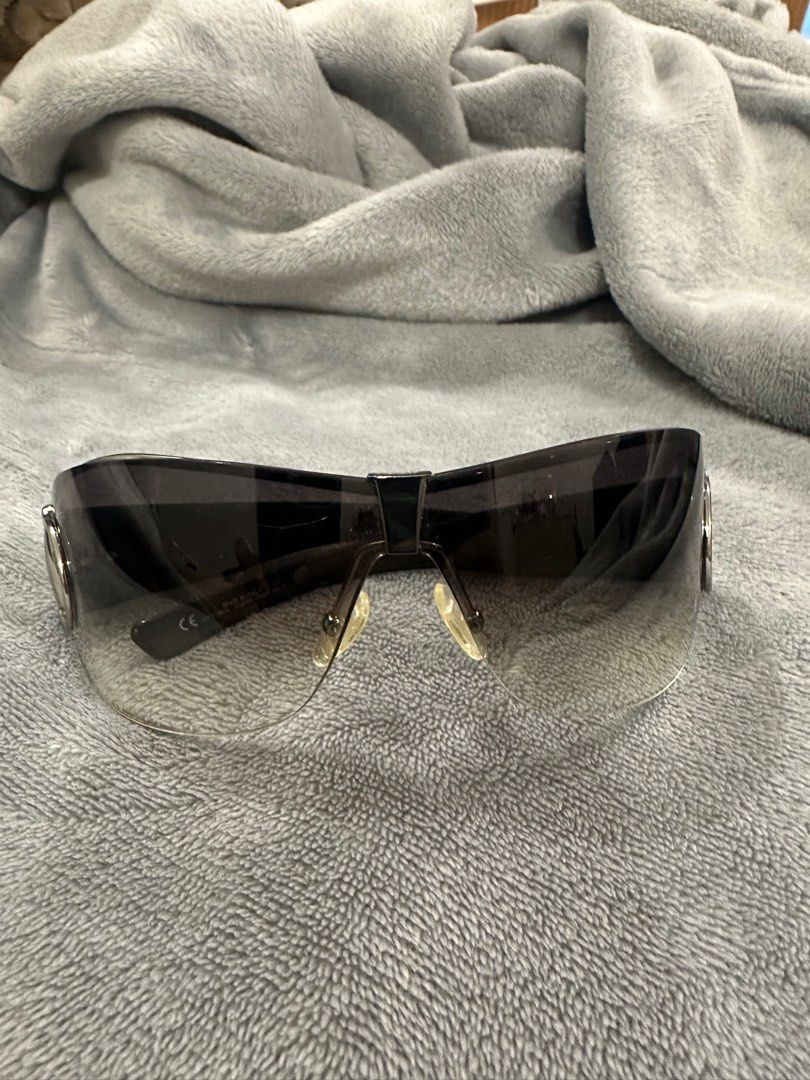 Gucci Sunglasses (Category: Sunglasses & Eyewear) located in Angeles City. Submitted by elempi.declutter (Listing ID 1361960211, Image 1). Description: No case. Lightly used. Minimal scratch but not noticeable. Please manage your expectation, this is a used item not brand new. 😊 Disclaimer: I don't accept returns and refund. If hesitant po huwag mag make ng offer or mine. Let's not waste each other's time. .