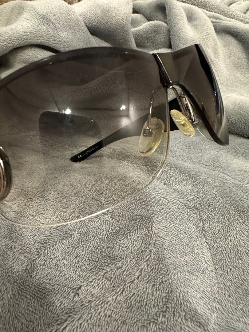 Gucci Sunglasses (Category: Sunglasses & Eyewear) located in Angeles City. Submitted by elempi.declutter (Listing ID 1361960211, Image 2). Description: No case. Lightly used. Minimal scratch but not noticeable. Please manage your expectation, this is a used item not brand new. 😊 Disclaimer: I don't accept returns and refund. If hesitant po huwag mag make ng offer or mine. Let's not waste each other's time. .