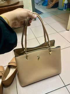 (Category: ) located in . Submitted by farhaniiiiii (Listing ID 1362096991, Image 1). Description: .