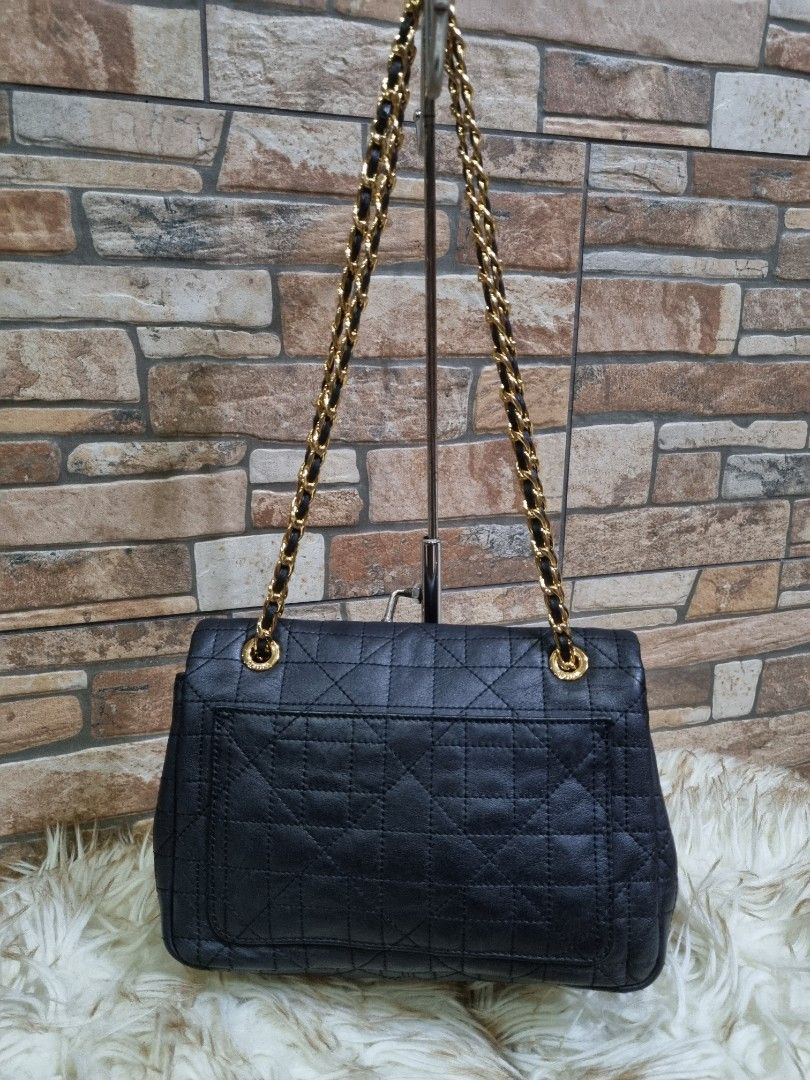 j.estina Chain sling (Category: Luxury Bags & Wallets) located in Cagayan de Oro. Submitted by kc_missy (Listing ID 1362092691, Image 2). Description: .