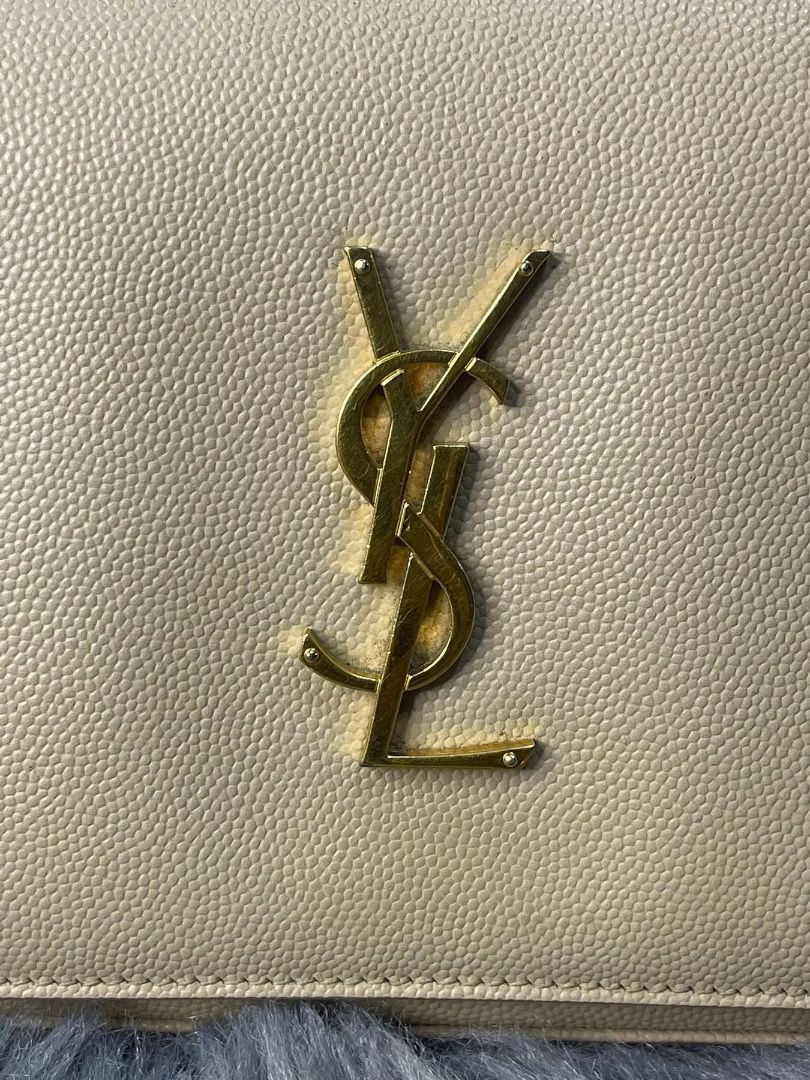 Kate medium grained in ghw (Category: Luxury Bags & Wallets) located in Quezon City. Submitted by hellopatchi (Listing ID 1361994007, Image 2). Description: Kate medium grained in ghw Well used condition Inclusions: dustbag, cards, entrupy certificate.