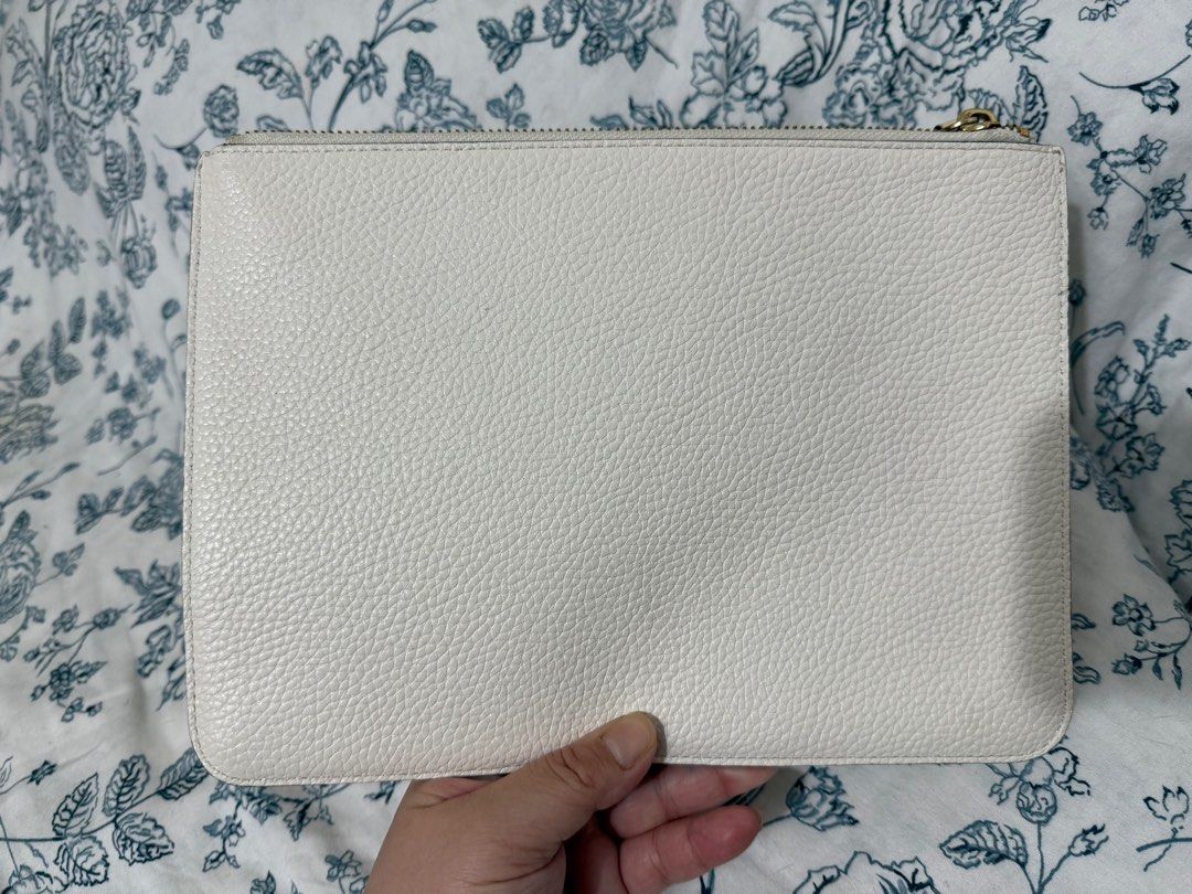 Kate Spade Pouch/ Clutch (Category: Luxury Bags & Wallets) located in Manila. Submitted by mysticocean888 (Listing ID 1361951886, Image 3). Description: This is actually brand new, natanggal lang yung tag. Can fit 2 phones Clutch type, most likely papers like receipt or phone lang kasya. This is not box type/stretchable clutch. Negotiable! Rfs: decluttering MOP: BPI, Seabank, Metrobank, Gcash Meetup(w handling fee) Delivery via your chosen courie