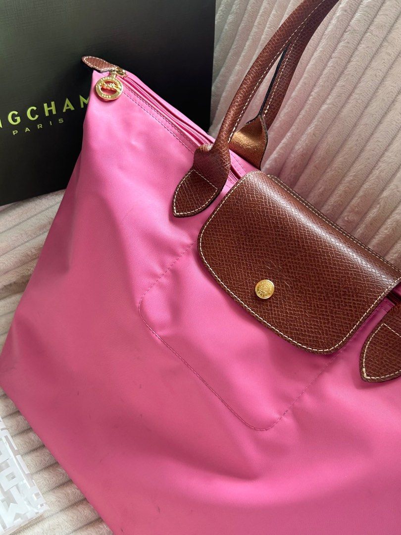 LONGCHAMP long handle tote bag size L (Category: Luxury Bags & Wallets) located in Quezon City. Submitted by ijadee (Listing ID 1361990079, Image 2). Description: just needs a clean since there are a few stains rfs: just bought a new bag .