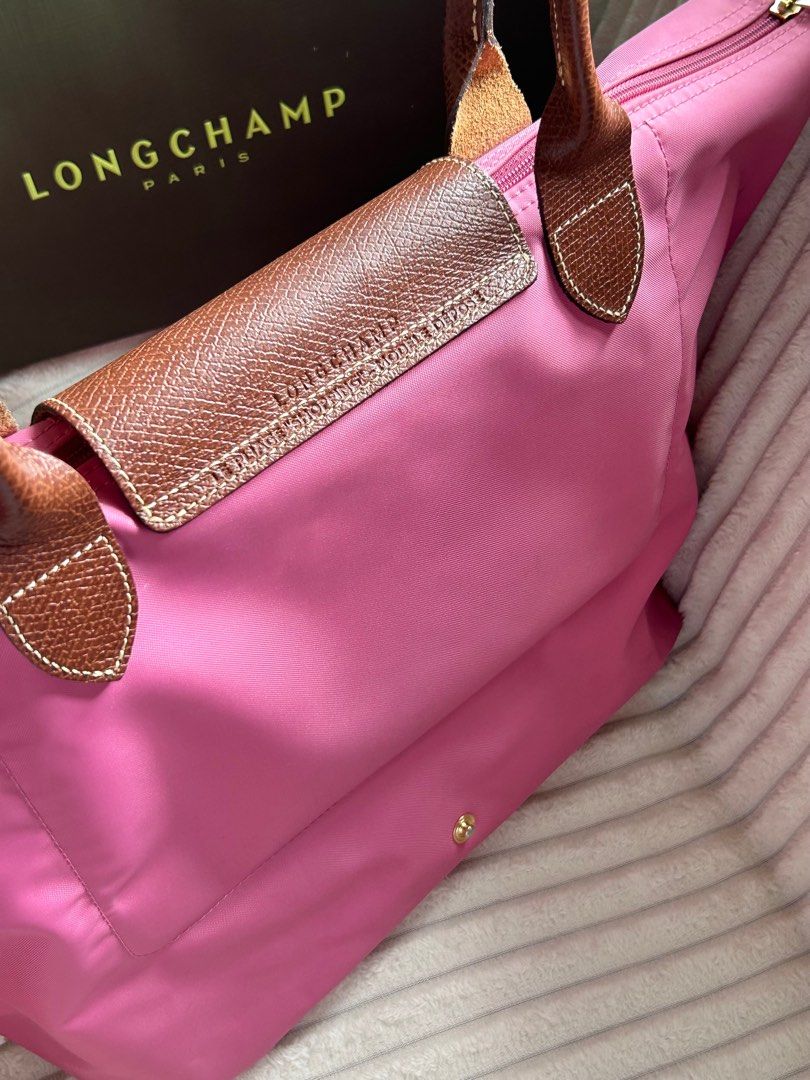 LONGCHAMP long handle tote bag size L (Category: Luxury Bags & Wallets) located in Quezon City. Submitted by ijadee (Listing ID 1361990079, Image 3). Description: just needs a clean since there are a few stains rfs: just bought a new bag .