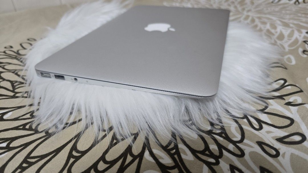 MacBook Air405926981886300162