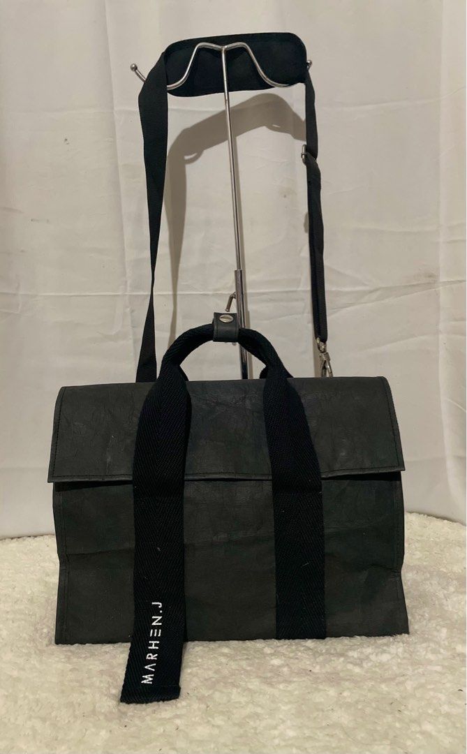 MARHEN J Roy Paper Bag (Category: Luxury Bags & Wallets) located in Iligan City. Submitted by ileganteph (Listing ID 1362045030, Image 1). Description: Good Condition Change Sling Large Size with etikita.