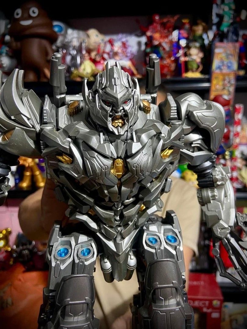 MEGATRON TANK DIECAST (Category: Vehicle & Diecast Models) located in Pasig City. Submitted by akindzshop2 (Listing ID 1361980248, Image 3). Description: 3200 pesos Nalang po MEGATRON TANK DIECAST Bakal / Diecast / Mabigat Almost 13 inches tall Mint and Complete Diecast With Original Art box With Plastic Clamshell Nagiging Robot Nagiging Tank *** Brand new As is where is condition What you see is what you get. Valley 6, Parañaque Pick up Lalamove