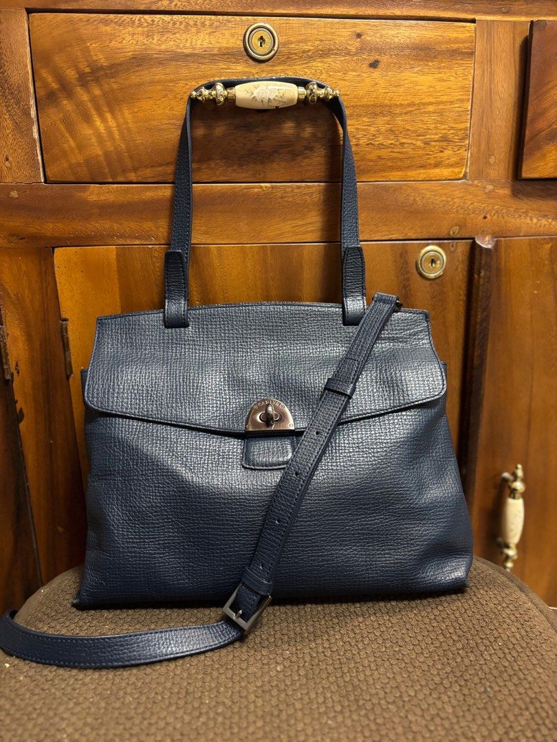 Preloved Carlyn two way bag (Category: Luxury Bags & Wallets) located in Imus. Submitted by bagsofblessings24 (Listing ID 1362045042, Image 1). Description: Original Preloved Carlyn two way leather bag Genuine leather Lightweight Excellent condition Length 12in x Height 10in x Width 3.5in Pm for any questions .