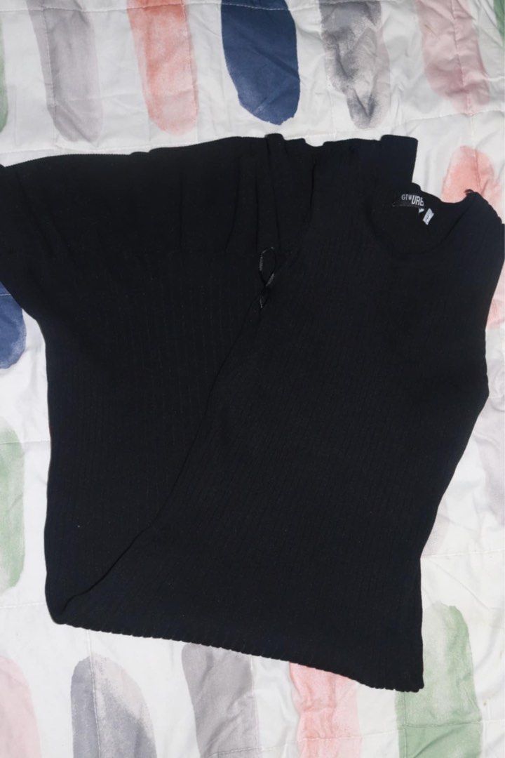 Racerback Black Long Dress (Category: Dresses) located in Pasig City. Submitted by yni.pdf (Listing ID 1362078718, Image 1). Description: Racerback Black Long Dress ‼️bought it for 1k+ sa mall but selling it for ₱899 ‼️ used once sa debut (when worn photo on 2nd slide).