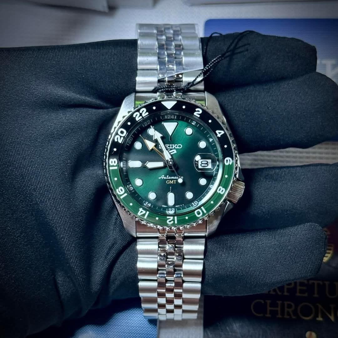 Seiko SSK035K1 GMT SPRITE (Category: Luxury Watches) located in Bulacan. Submitted by leileilei09 (Listing ID 1362086433, Image 1). Description: - brand new & complete - authentic 💯 SRP: 27K loc: pangasinan.