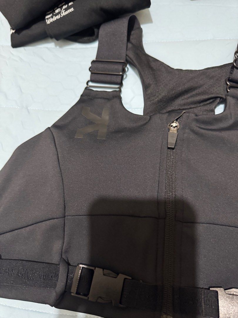 Skoop Sports Bra (Category: Activewear) located in Quezon City. Submitted by cessdecluttering (Listing ID 1362035156, Image 3). Description: .