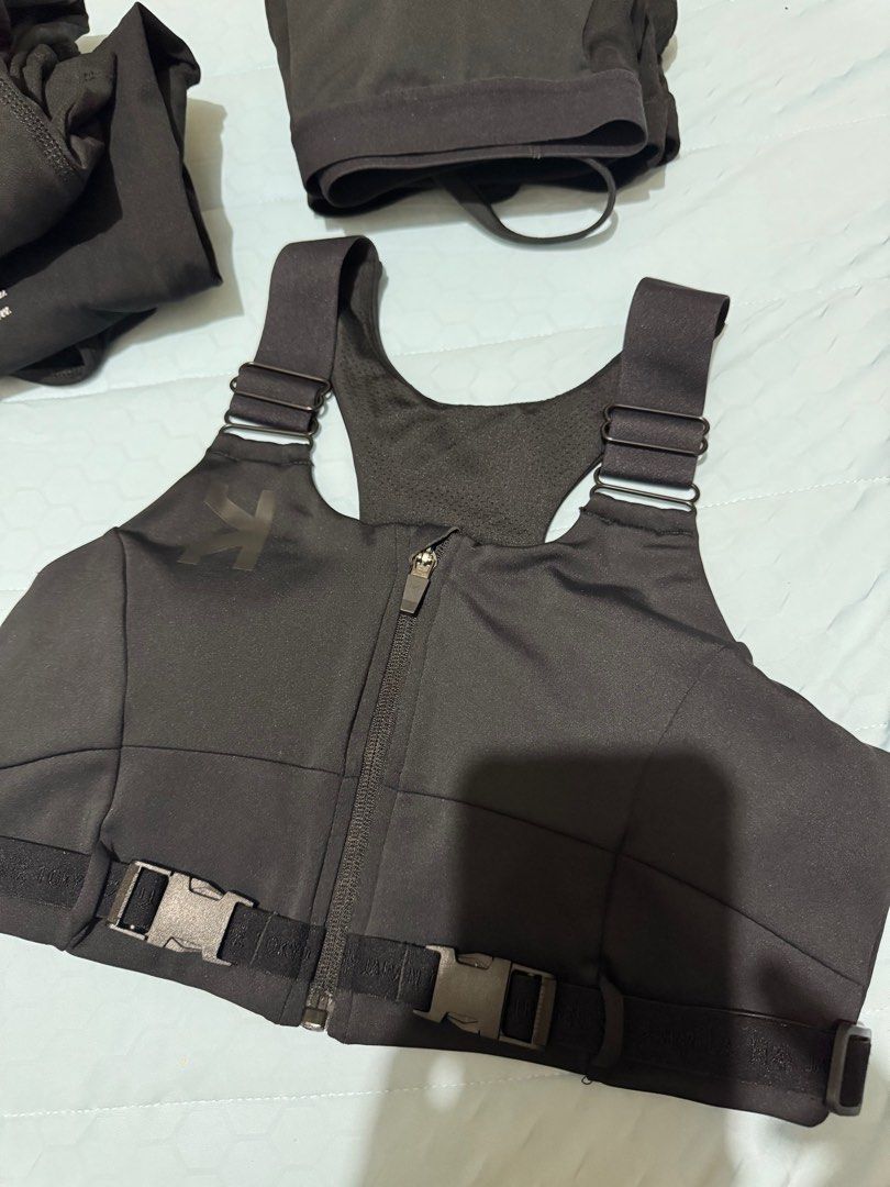 Skoop Sports Bra (Category: Activewear) located in Quezon City. Submitted by cessdecluttering (Listing ID 1362035156, Image 1). Description: .