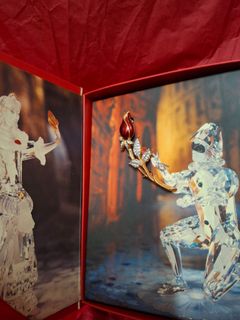 Swarovski Crystal 心口針64243745494657110