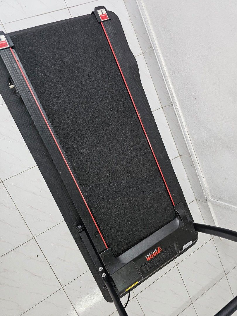 Threadmill (Category: Cardio & Fitness Machines) located in Klebang Besar. Submitted by adixfarhan9 (Listing ID 1362015191, Image 3). Description: guna dalam 10 kali sahaja. dah tak selalu pakai. harga boleh nego.