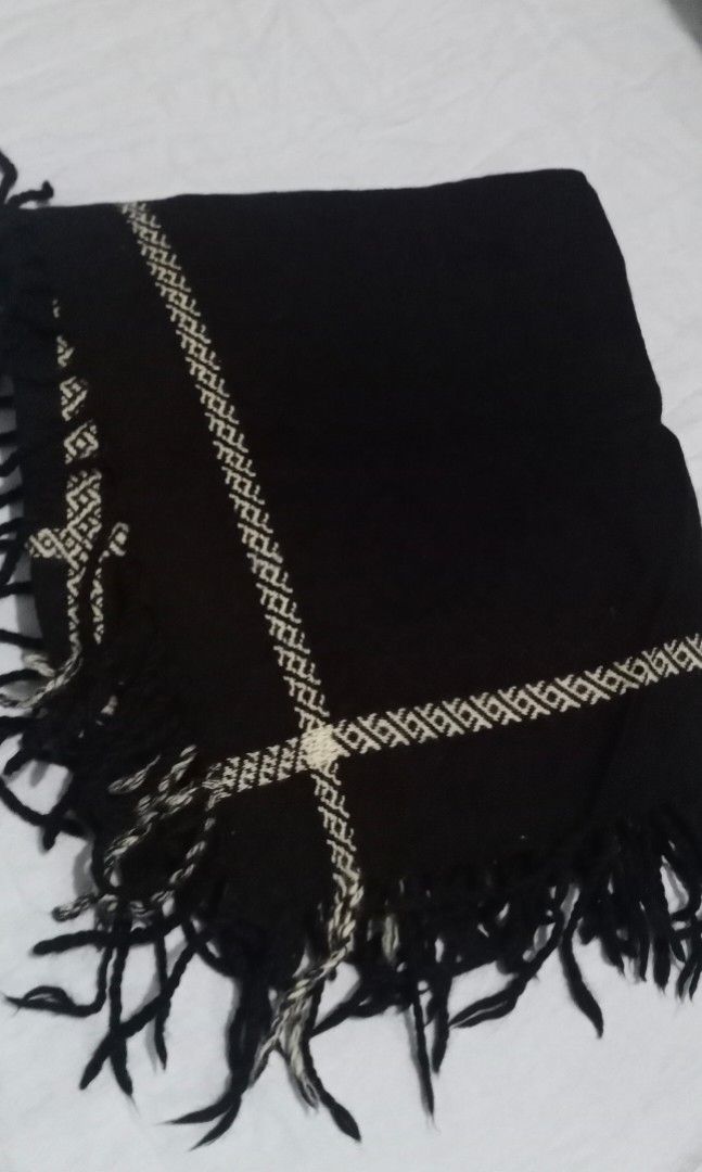 Throw blanket or table cover (Category: Bedding & Towels) located in Makati City. Submitted by decluttering_stuff101 (Listing ID 1362098340, Image 1). Description: .