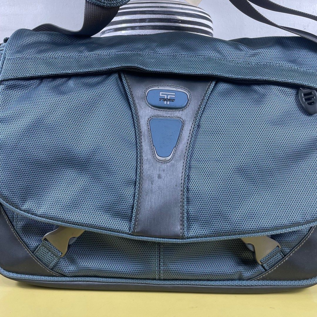 TUMI TECH 2000 MESSENGER LAPTOP BAG (Category: Laptop Bags & Sleeves) located in Manila. Submitted by revise.ph_ (Listing ID 1362116881, Image 2). Description: TUMI TECH 2000 MESSENGER LAPTOP BAG Made in Dimension Length/Height:11 Width:17 Side Width:4 issue:NONE Price:5,500 Free shipping via JNT.