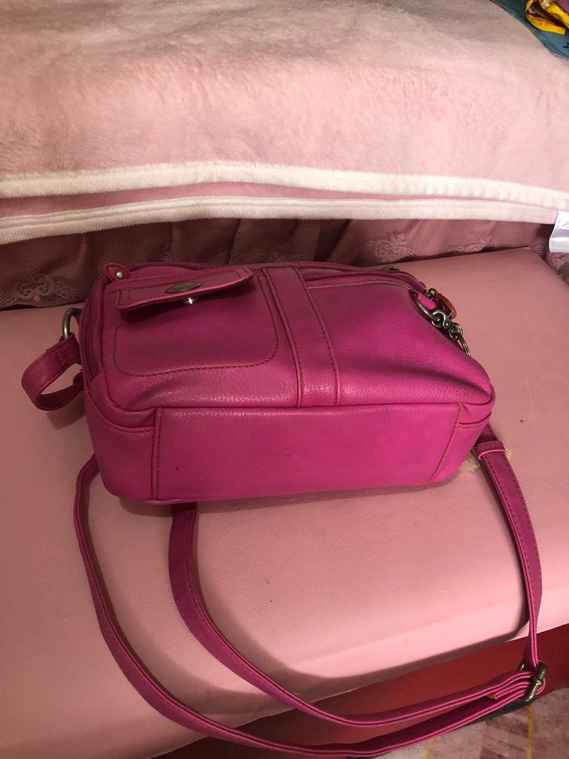 U.S Polo Association (Category: Cross-body Bags) located in Las Pinas. Submitted by juuzzmeeh2021 (Listing ID 1361956376, Image 2). Description: The bag has many pockets. Very nice in actual though need aome cleaning. I include in the photo the small flaws which is inside the bag naman.