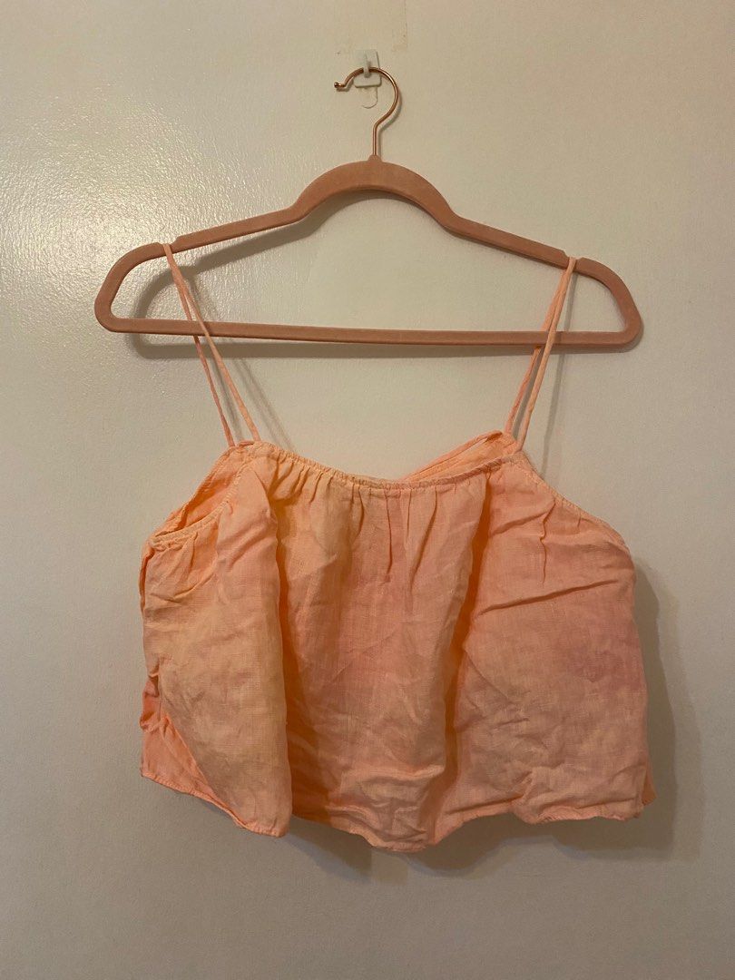 Zara Crop Top Linen Top (Category: Sleeveless) located in Taguig. Submitted by prelovedyard_ph (Listing ID 1362075422, Image 2). Description: Zara Linen Crop Top S but can fit XS with inner lining Important Note: top is originally blush but became ombre because of a washing mishap with a similar color. Other than the color flaw, this linen top is still good! Perfect for summer. Just please manage your expectations. No returns/refunds. ❌ Lowballer