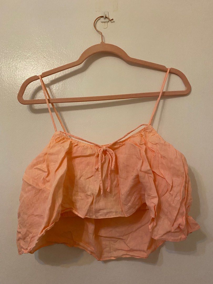 Zara Crop Top Linen Top (Category: Sleeveless) located in Taguig. Submitted by prelovedyard_ph (Listing ID 1362075422, Image 3). Description: Zara Linen Crop Top S but can fit XS with inner lining Important Note: top is originally blush but became ombre because of a washing mishap with a similar color. Other than the color flaw, this linen top is still good! Perfect for summer. Just please manage your expectations. No returns/refunds. ❌ Lowballer