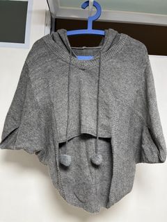 灰色斗篷外套， 90% new, size see all the photos64246532172161110