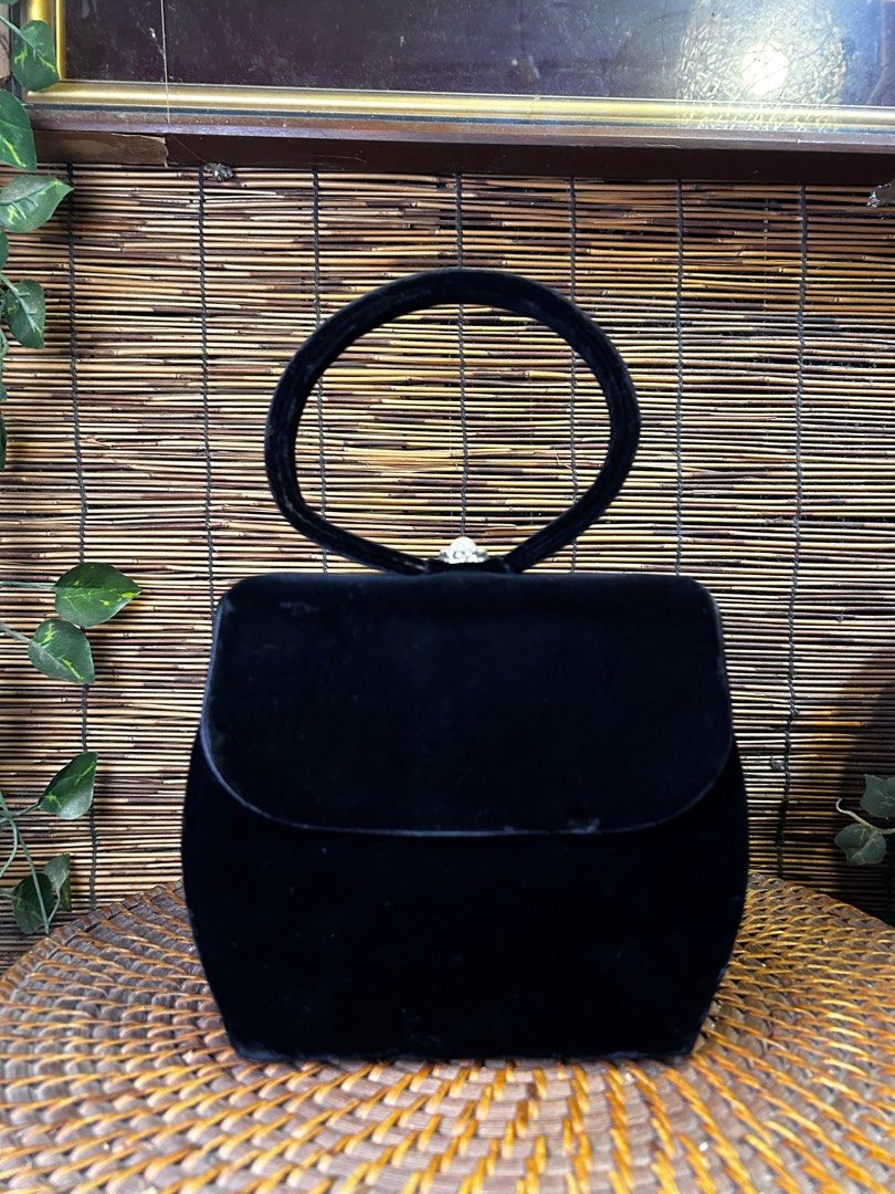 🇯🇵 SUEDE structured bag. small handbag (Category: Luxury Bags & Wallets) located in Quezon City. Submitted by whatsinmyclosett (Listing ID 1362241690, Image 2). Description: ☑️Item in Japan ☑️Vintage ☑️ 15 X 16 CM ☑️Good Condition 🔴manage your expectations this is Second hand / Vintage Item Hindi Brand new Binibili mo. 🔴 normal sign of ussage. Pls check the photos tinuto ko mga pressmarks Cute ang bag. Photos upload is walang filter pa check 
