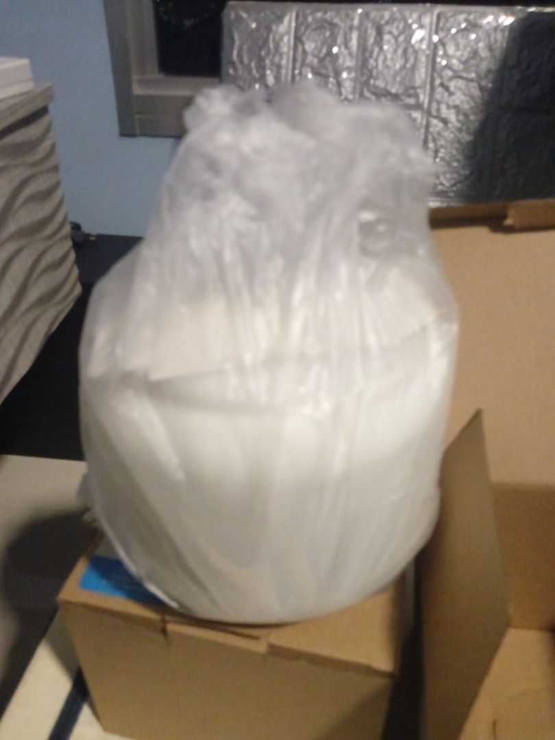 Amoma diffuser (Category: Air Purifiers & Dehumidifiers) located in Singapore. Submitted by harryanto_roslan916 (Listing ID 1362239441, Image 2). Description: to help the house nice smell. And 2 for $30.