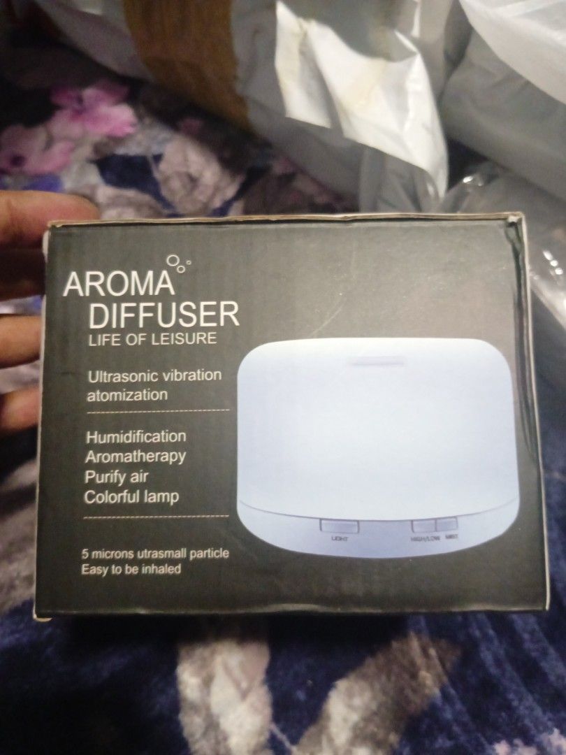 Aroma diffuser (Category: Fragrance & Deodorants) located in Singapore. Submitted by harryanto_roslan916 (Listing ID 1362240704, Image 3). Description: To help smell nice in the home.