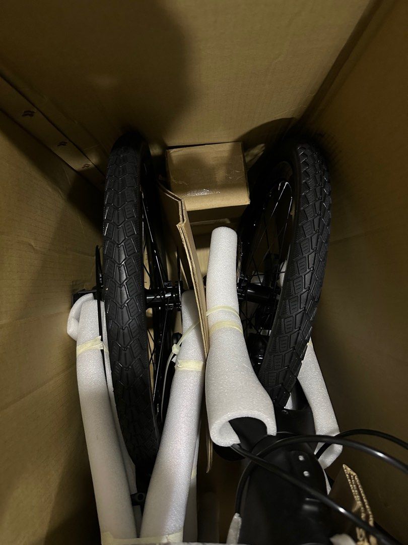 Bicycle (Category: Bicycles) located in Singapore. Submitted by lady_laksa (Listing ID 1362262232, Image 1). Description: - Sava Z1 9S Carbon Fibre - Built with TORAY T700 Carbon Fiber 20″ Foldable Frame and Fork - Equipped with 9s SHIMANO SORA R3000 Shifter & Derailleur - Tektro M275 Hydraulic brake - 20″ Wheel and Tire - Foldable frame, stem, and pedals – Fold Size 80 x 64 x 40 cm - Adjustable seat post and stem - Colors available: Left only Re