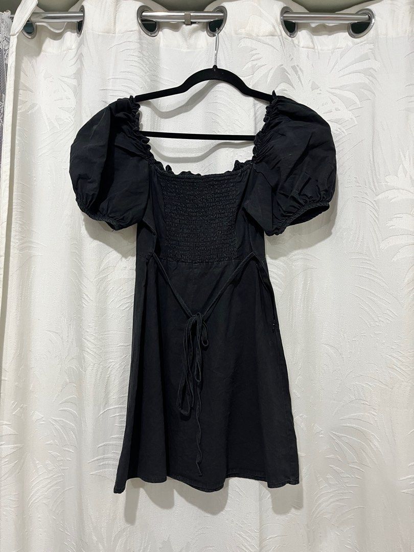 Black Dress with Puffy Shoulders (Category: Dresses) located in Mandaluyong City. Submitted by mauseu (Listing ID 1362252149, Image 3). Description: Black dress with ribbon tie and scrunch detail at the back. Can send when-worn photos at request. RFS: Don't wear anymore and decluttering. .