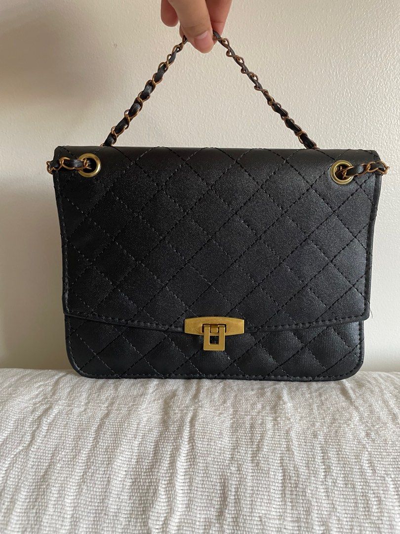 Brand new 4-way black bag (Category: Shoulder Bags) located in Taguig. Submitted by joyce.yoingco (Listing ID 1362207799, Image 1). Description: Brand new 4-way black bag 4-way: wear as clutch bag, hand bag, shoulder bag or with longstrap Measurement: (L) 22cm x W (17 cm Rfs: Received as a gift, not needed 📍Taguig City.