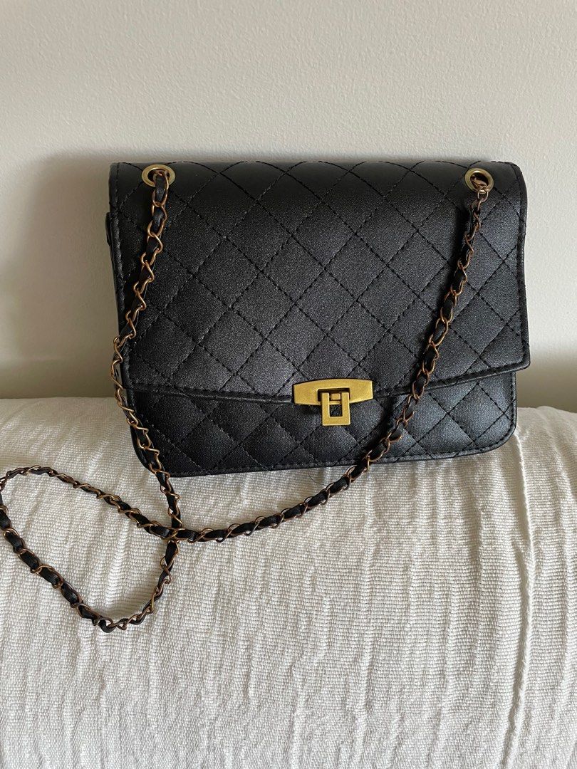 Brand new 4-way black bag (Category: Shoulder Bags) located in Taguig. Submitted by joyce.yoingco (Listing ID 1362207799, Image 3). Description: Brand new 4-way black bag 4-way: wear as clutch bag, hand bag, shoulder bag or with longstrap Measurement: (L) 22cm x W (17 cm Rfs: Received as a gift, not needed 📍Taguig City.