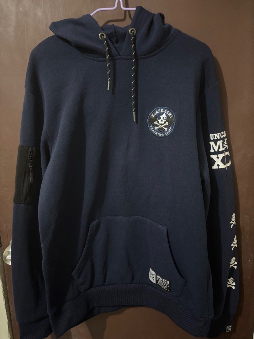 Bum Hoodies (Category: Hoodies) located in Makati City. Submitted by tinyMe01 (Listing ID 1362171120, Image 1). Description: Bum Hoodie Color: Navy Blue Size: XL.