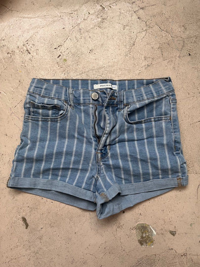 Bundle Shorts/Skort/Palda (Category: Shorts) located in Bulacan. Submitted by handlewithcaution (Listing ID 1362142053, Image 3). Description: Preloved 12 pcs mixed shorts/skort/palda ONLY for 800 pesos. size 24 and 25 para sa maliit lang with FREE 1 Top small SAGAD presyo na po WALA NG TAWAD. Sulit na yan para sa presyong 800. Kahit icheck niyo pa sa ukay ukay. - Manage your expectation, bawal sa maselan. 🙏 RFS: Decluterring.
