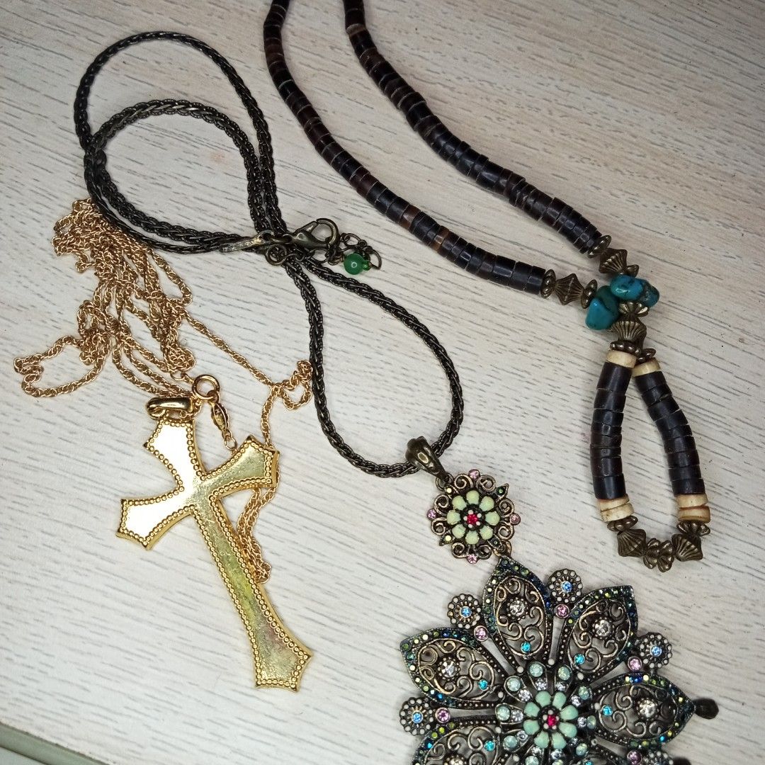 Bundle vintage accessories (Category: Necklaces) located in Davao. Submitted by kimpoycaye62726 (Listing ID 1362168687, Image 3). Description: 2pcs vintage necklace Cross pendant not available. selling 2 PC's vintage necklace ✅vintage Chunky flower pendant with markings JF ✅I guess horn necklace with blue turquoise stone From Japan surplus accessories source 🇯🇵.