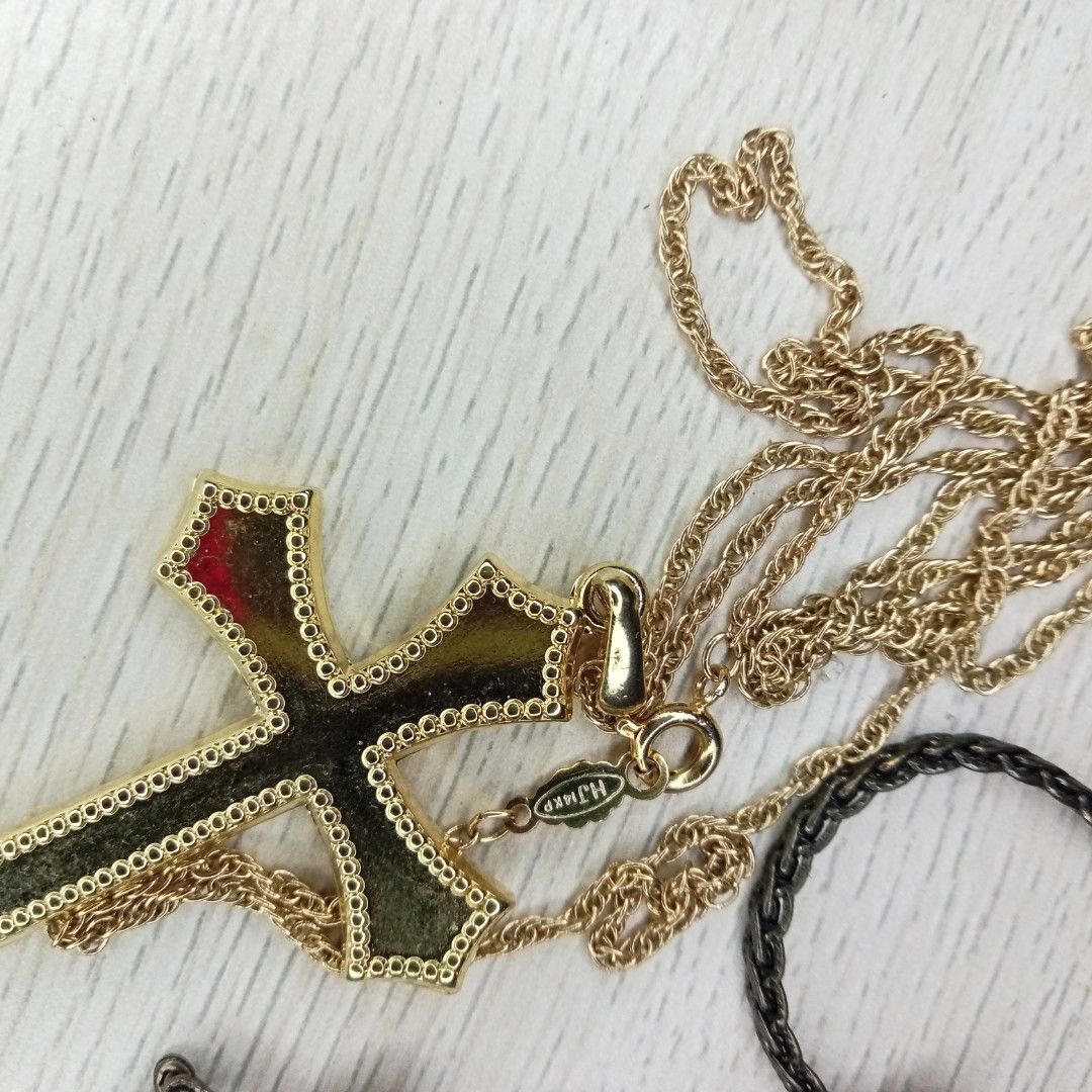 Bundle vintage accessories (Category: Necklaces) located in Davao. Submitted by kimpoycaye62726 (Listing ID 1362168687, Image 2). Description: 2pcs vintage necklace Cross pendant not available. selling 2 PC's vintage necklace ✅vintage Chunky flower pendant with markings JF ✅I guess horn necklace with blue turquoise stone From Japan surplus accessories source 🇯🇵.