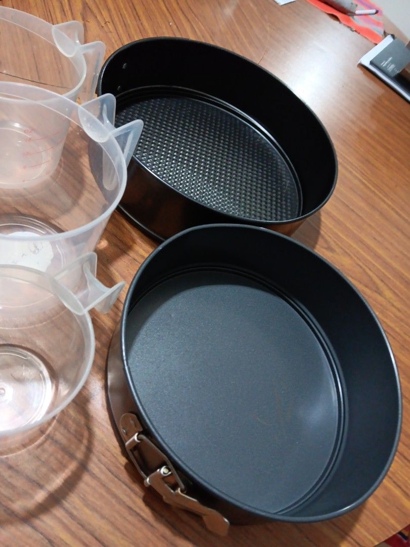 Cake pans65074093006081111