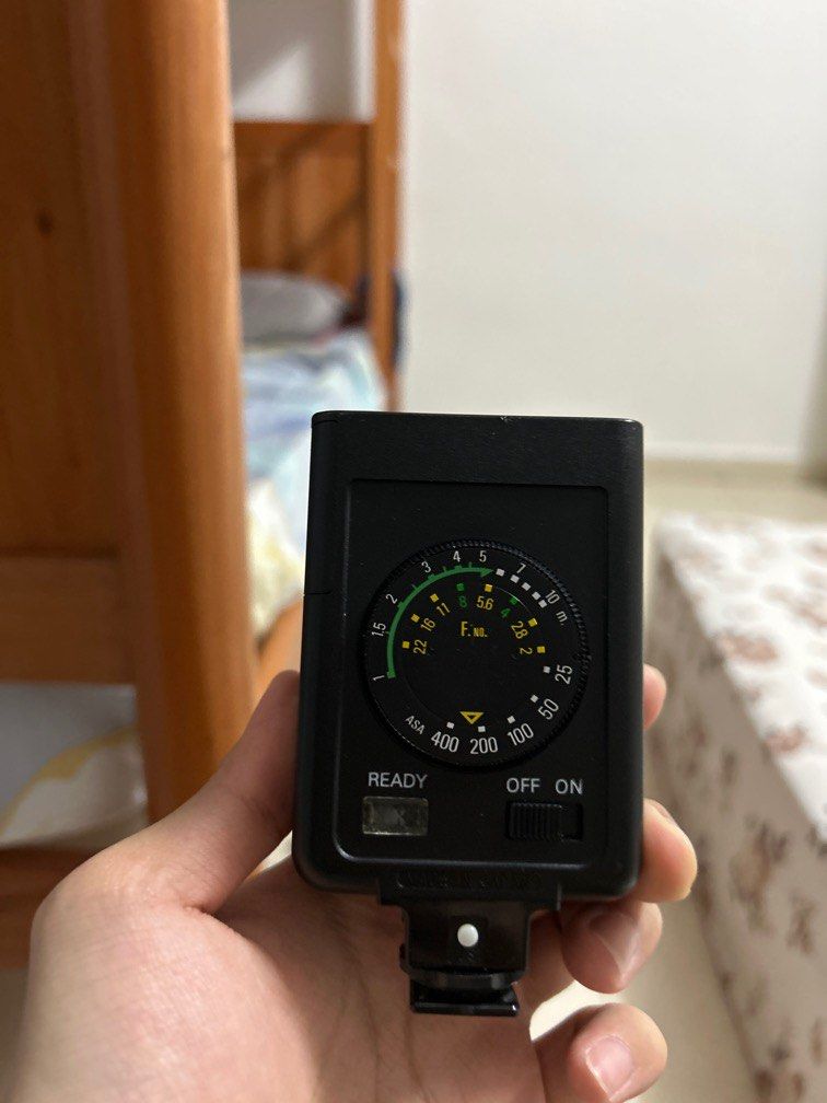 Camera Flash (Category: Flashes) located in Singapore. Submitted by tuang2002 (Listing ID 1362202897, Image 2). Description: Mint condition price is negotiable .