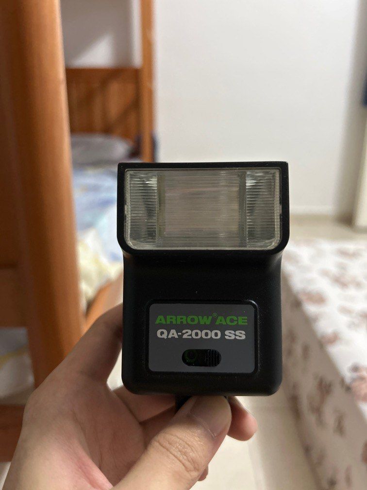 Camera Flash (Category: Flashes) located in Singapore. Submitted by tuang2002 (Listing ID 1362202897, Image 1). Description: Mint condition price is negotiable .