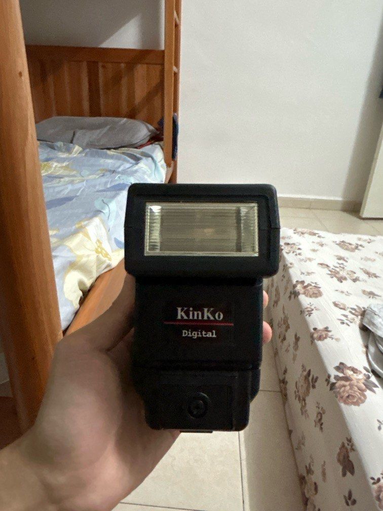 Camera Flash (Category: Flashes) located in Singapore. Submitted by tuang2002 (Listing ID 1362203671, Image 1). Description: Price is Negotiable .