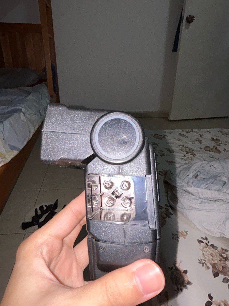 Camera Flash (Category: Flashes) located in Singapore. Submitted by tuang2002 (Listing ID 1362203671, Image 3). Description: Price is Negotiable .