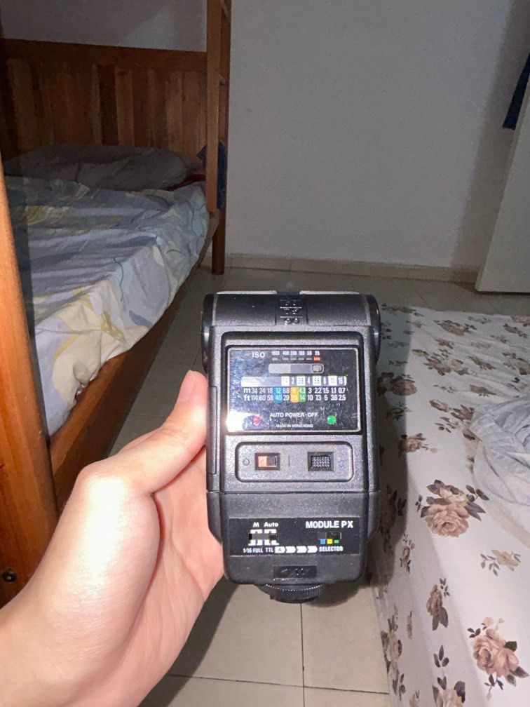 Camera Flash (Category: Flashes) located in Singapore. Submitted by tuang2002 (Listing ID 1362203671, Image 2). Description: Price is Negotiable .