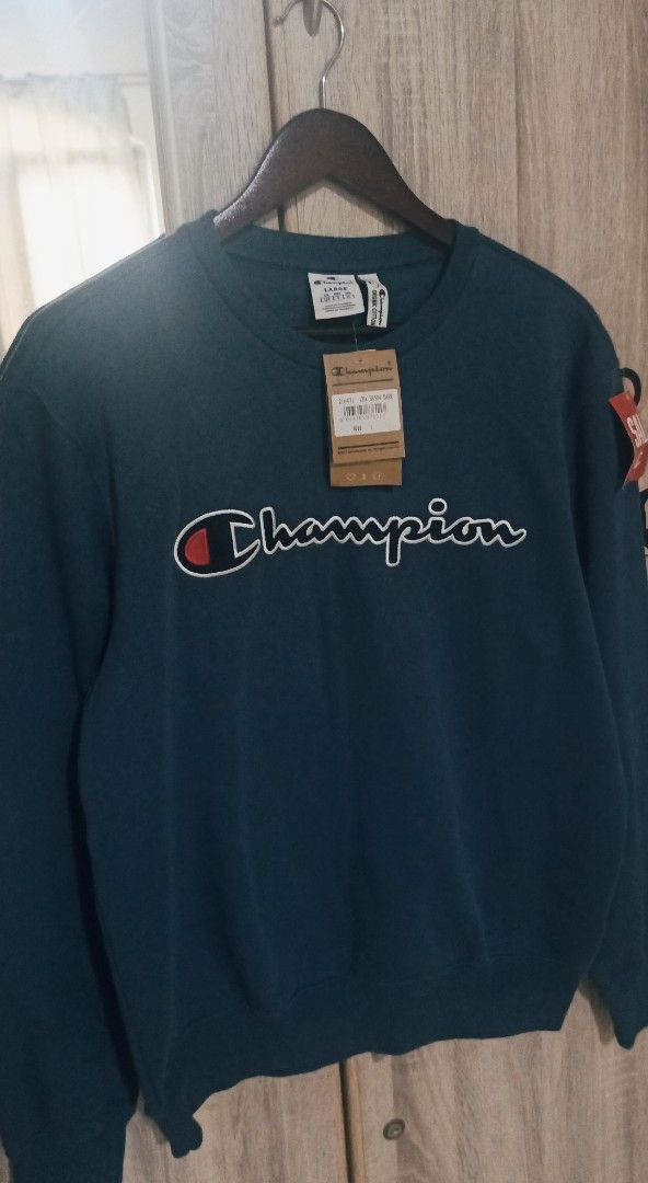 CHAMPION CREWNECK SWEATSHIRT (Category: Coats, Jackets and Outerwear) located in Candon. Submitted by outc1 (Listing ID 1362208788, Image 1). Description: ✅ 💯% ORIGINAL ✅Recommended for Men ✅Price is Negotiable Size: LARGE (Shoulder: 50cm, Sleeve length: 64cm, Chest: 100cm, Bicep: 44cm) Colour: Blue Composition: 73% Cotton, 27% Polyester Description: Round neck, Long sleeve, Without hood, Lower hem - Elastic, Cuff - Elastic, Chest embroidery Bra