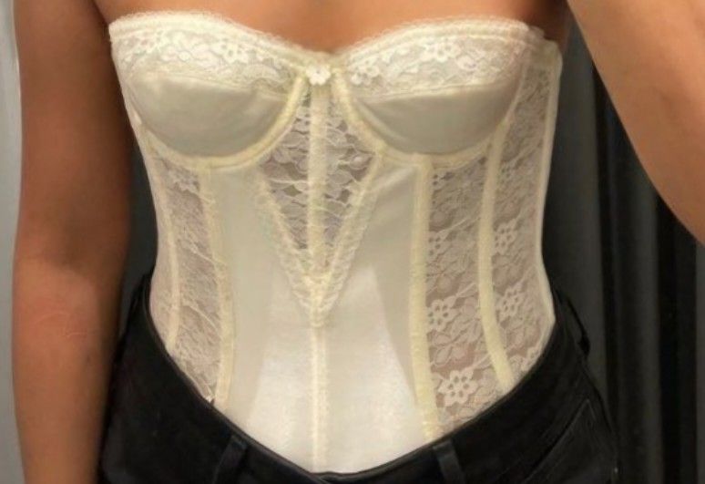 DOMINIQUE lace corset (Category: Blouses) located in Manila. Submitted by pintarest (Listing ID 1362271076, Image 1). Description: Lace corset 32A But i think 32b is the best fit.
