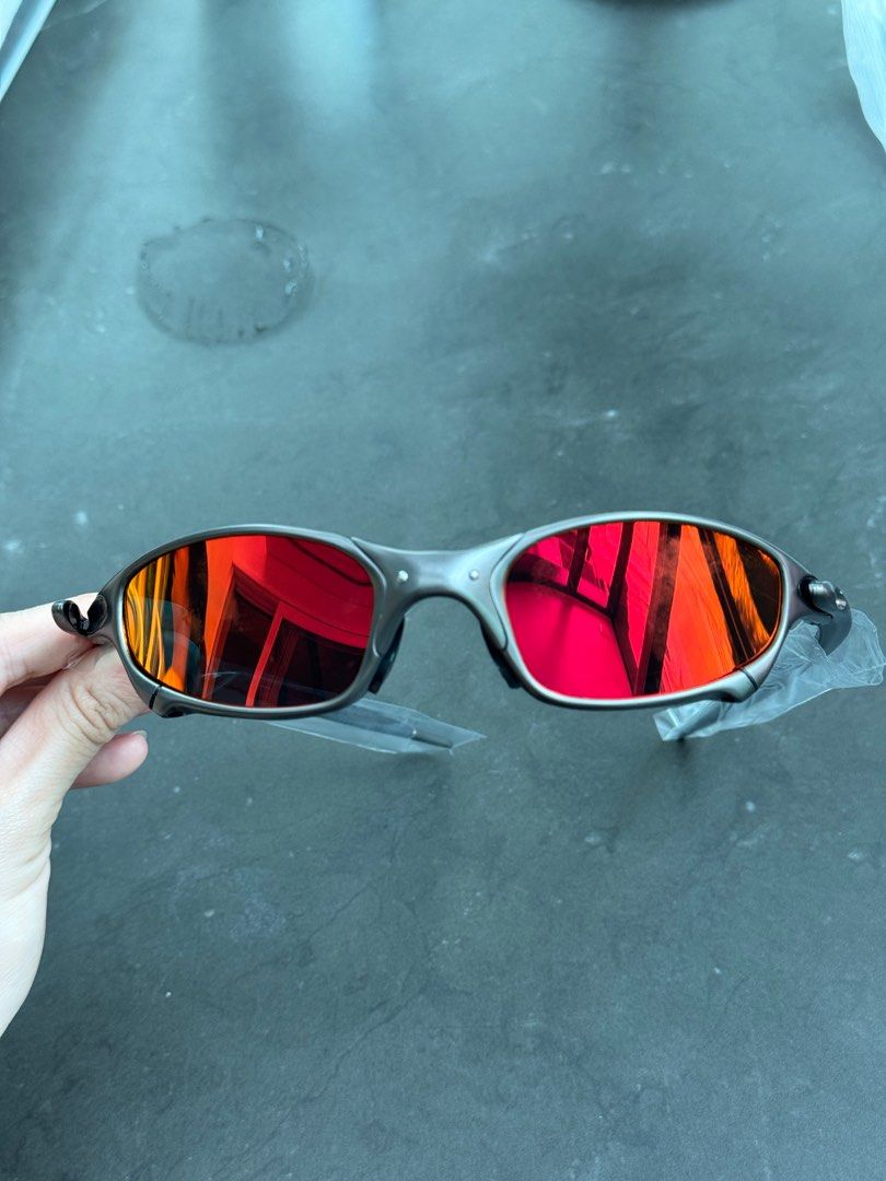 Brand New Oakley Sunglasses (Category: Sunglasses & Eyewear) located in Makati City. Submitted by kkk.shops (Listing ID 1362129972, Image 2). Description: Dupe—Brand new! Still in plastic packaging. Super great quality! Just doesn’t fit my face well..