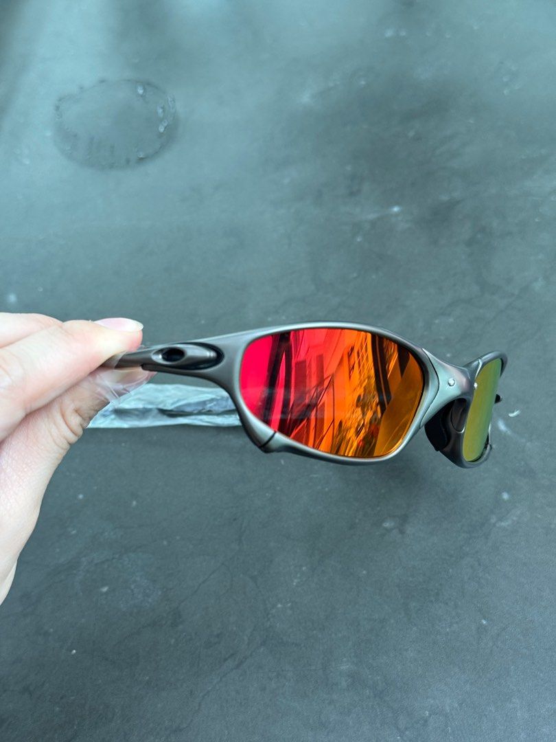 Brand New Oakley Sunglasses (Category: Sunglasses & Eyewear) located in Makati City. Submitted by kkk.shops (Listing ID 1362129972, Image 3). Description: Dupe—Brand new! Still in plastic packaging. Super great quality! Just doesn’t fit my face well..
