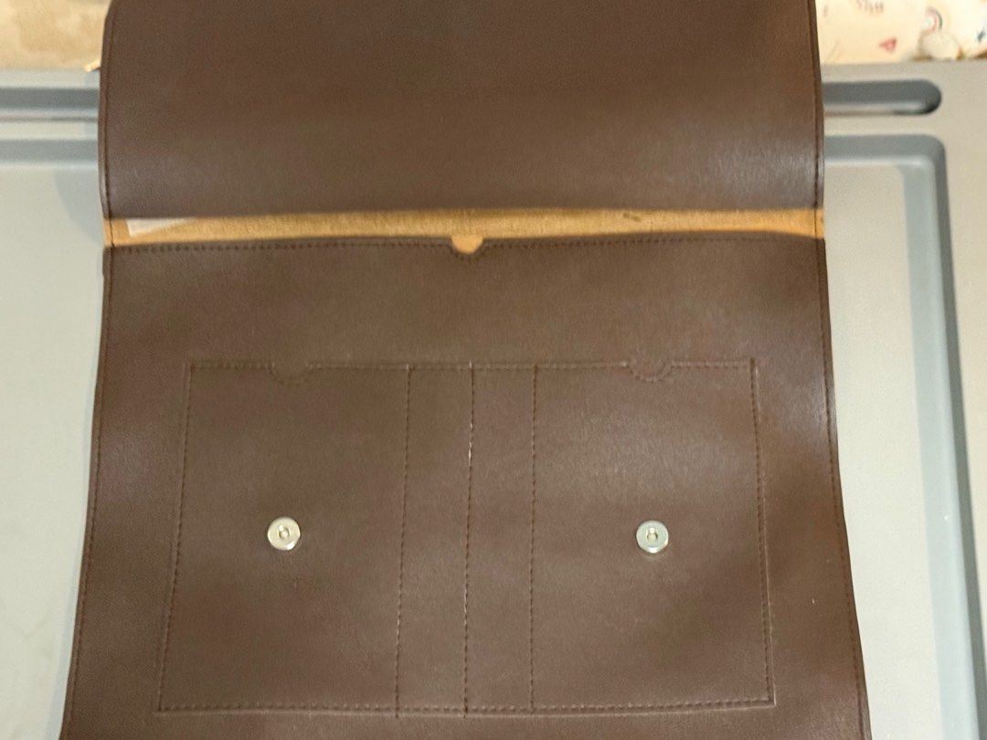 DVL Leather Laptop Sleeve (Category: Briefcases) located in Santa Rosa. Submitted by misared (Listing ID 1362268345, Image 2). Description: DVL Laptop Sleeve in Chestnut Leather Not sold in Straightforward anymore, bought for 999 RFS: decluttering .