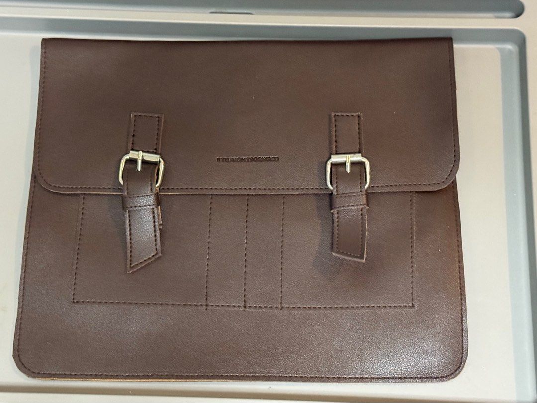 DVL Leather Laptop Sleeve (Category: Briefcases) located in Santa Rosa. Submitted by misared (Listing ID 1362268345, Image 1). Description: DVL Laptop Sleeve in Chestnut Leather Not sold in Straightforward anymore, bought for 999 RFS: decluttering .